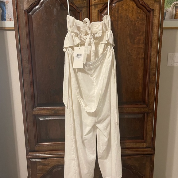 Boutique style white jumper with ruffled top - Picture 4 of 4